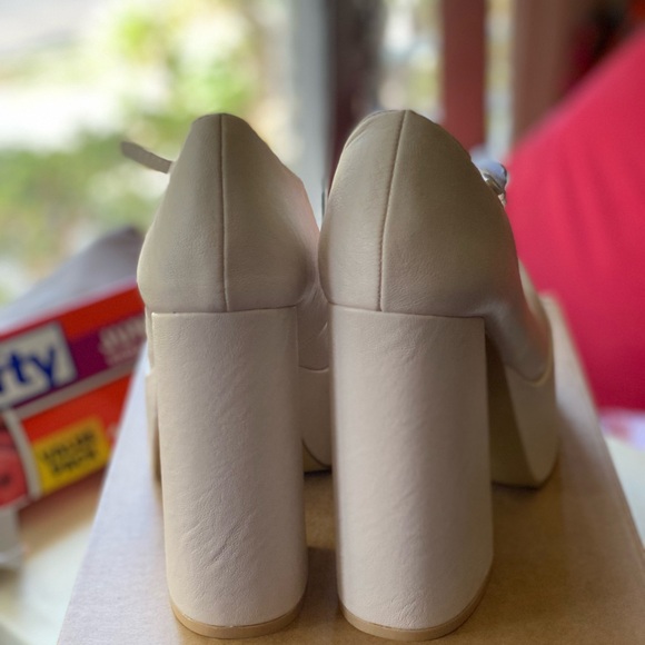 PLATFORM HEELS NWOB - Picture 3 of 4